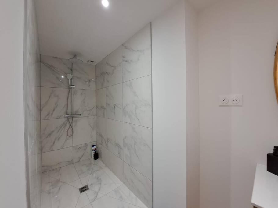 Mascate - Appartement Climatise En Hypercentre 랭스 외부 사진